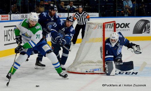 Dinamo Minsk - Salavat Yulaev Teemu Hartikainen #70, Dmitri Buinitsky #97, Jhonas Enroth #1 ©Puckfans.at / Anton Ziuzenok