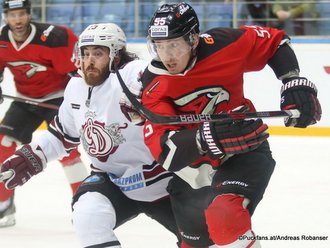 Avangard Omsk - Dinamo Riga Gunars Skvorcovs #13, Yegor Martynov #55 Arena Balashikha ©Puckfans.at/Andreas Robanser