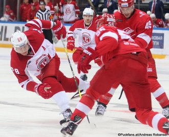 Spartak Moskau - Vityaz Ben Maxwell #49, Alexander Syomin #28 CSKA Arena ©Puckfans.at/Andreas Robanser