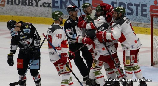 HC Orli Znojmo - HCBozen Foxes Viktor Schweitzer #15, Markus Nordlund #40, Daniel Frank #94, Anton Bernard #18, Matt MacKenzie #5, Petr Mrazek #44 ©Puckfans.at/Andreas Robanser