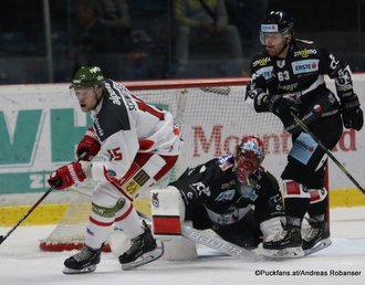 HC Orli Znojmo - HCBozen Foxes Viktor Schweitzer #15, Tomas Halasz #1, Patrik Parkkonen #63 ©Puckfans.at/Andreas Robanser