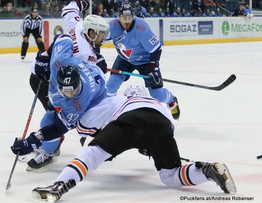 HC Slovan Bratislava - Amur Khabarovsk Mário Lunter #47, Danil Faizullin #93, Patrik Lamper #63 ©Puckfans.at/Andreas Robanser