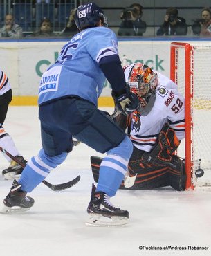 HC Slovan Bratislava - Amur Khabarovsk Rudolf Cerveny #65, Yevgeni Alikin #52 ©Puckfans.at/Andreas Robanser