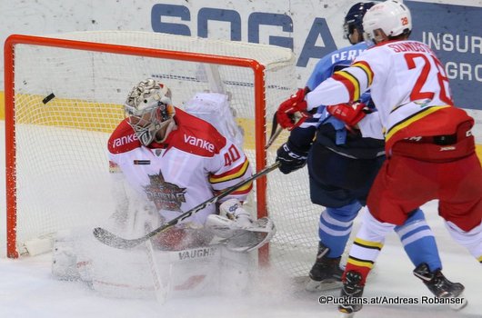 HC Slovan Bratislava - Kunlun Red Star Alexander Lazushin #40, Rudolf Cerveny #65, Johan Sundström #28 ©Puckfans.at/Andreas Robanser