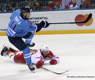 HC Slovan Bratislava - Kunlun Red Star Patrik Virta #11, Victor Bartley #88 ©Puckfans.at/Andreas Robanser