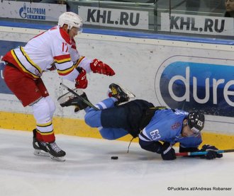 HC Slovan Bratislava - Kunlun Red Star Patrik Lamper #63, Marc-André Gragnani #17 ©Puckfans.at/Andreas Robanser