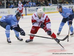 HC Slovan Bratislava - Lokomotiv Yarosavl Éric Gélinas #86, Artyom Ilyenko #34, Casey Bailey #25 ©Puckfans.at/Andreas Robanser