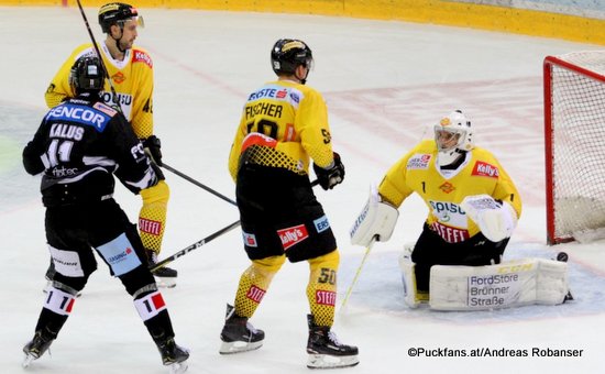 Vienna Capitals - HC Orli Znojmo Marek Kalus #11, Mario Fischer #50, Jean-Philippe Lamoureux #1 ©Puckfans.at/Andreas Robanser