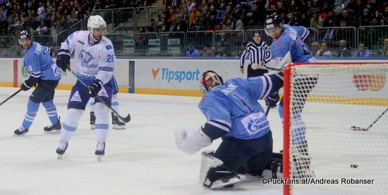 HC Slovan Bratislava - Barys Astana Patrice Cormier #28, Marek Ciliak #1 ©Puckfans.at/Andreas Robanser