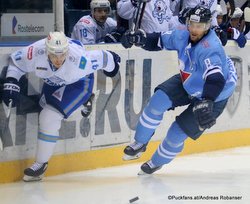 HC Slovan Bratislava - Barys Astana Dustin Boyd #41, Michal Sersen #8 ©Puckfans.at/Andreas Robanser