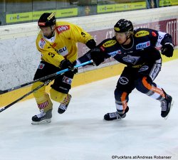 Vienna Capitals - Dornbirner EC Peter Schneider #3, Reid McNeill #5 ©Puckfans.at/Andreas Robanser