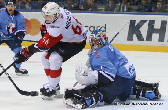 HC Slovan Bratislava - Avangard Omsk Marek Ciliak #1, Ilya Mikheyev #66 ©Puckfans.at/Andreas Robanser