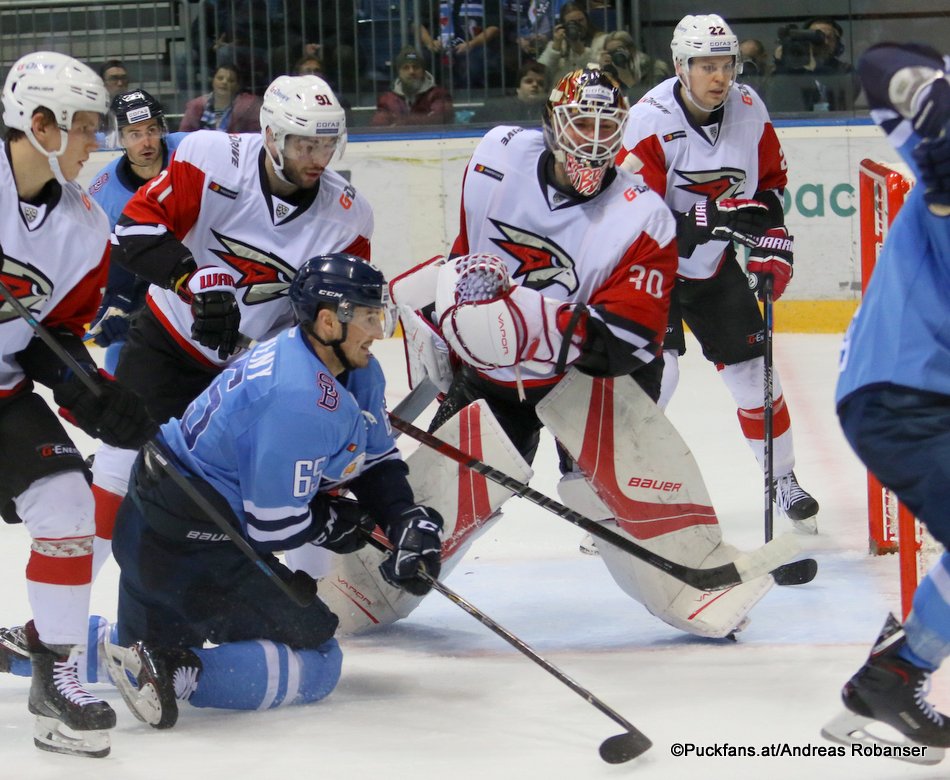 HC Slovan Bratislava - Avangard Omsk Rudolf Cerveny #65, Igor Bobkov #30, Nikita Pivtsakin #91 ©Puckfans.at/Andreas Robanser