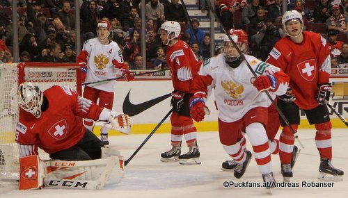 IIHF World Juniors SUI - RUS Akira Schmid #29, Vitali Kravtsov #14, Simon Le Coultre #4 Rogers Place, Vancouver ©Puckfans.at/Andreas Robanser