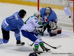 HC Slovan Bratislava - Salavat Yulaev Mario Grman #7, Pyotr Khokhryakov #62, Jakub Stepanek #30 ©Puckfans.at/Andreas Robanser