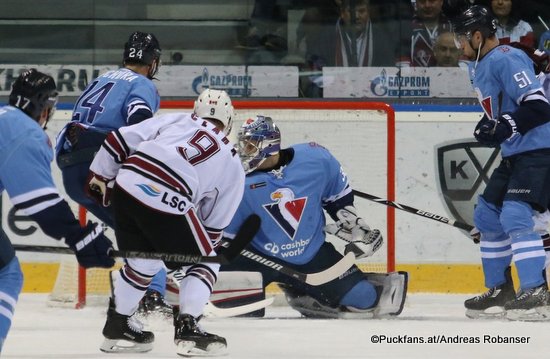 HC Slovan Bratislava - Dinamo Riga Kyle Chipchura #24, Kevin Clark #9, Jakub Stepanek #30 ©Puckfans.at/Andreas Robanser