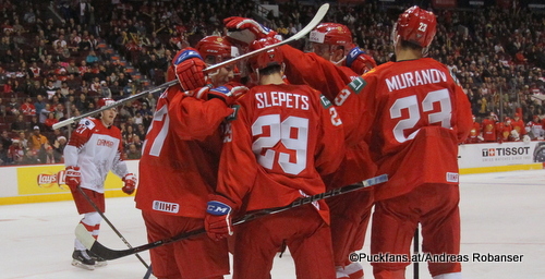 IIHF World Juniors RUS - DEN Phillip Schultz #27, Mark Rubinchik #27, Kirill Slepets #29, Ivan Muranov #23 Rogers Place, Vancouver ©Puckfans.at/Andreas Robanser