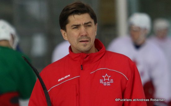 CSKA Head Coach Igor Nikitin ©Puckfans.at/Andreas Robanser