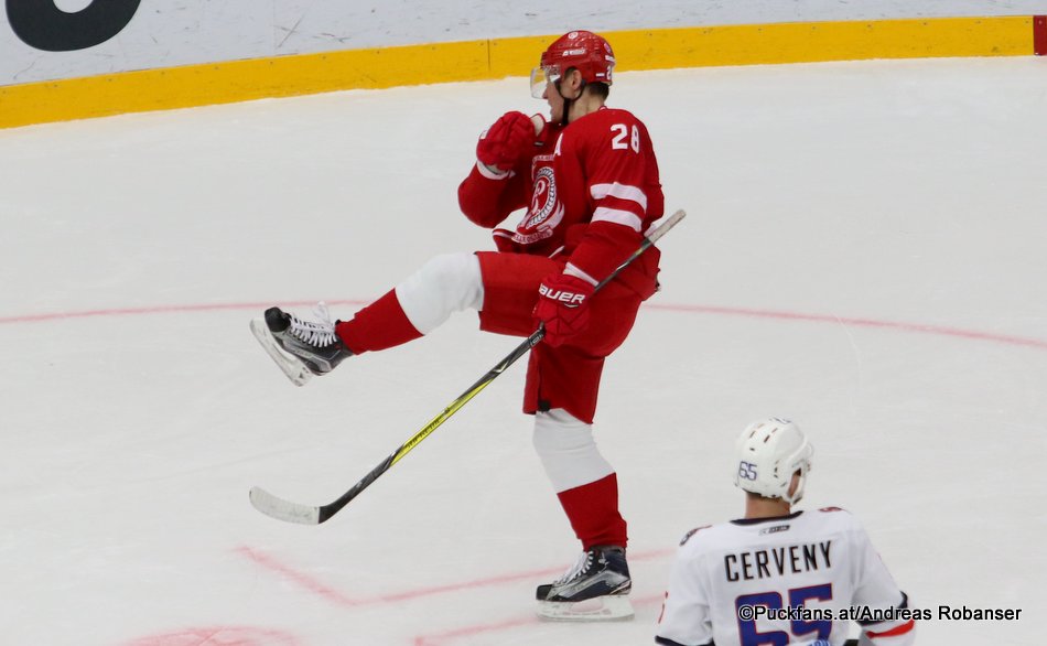 Vityaz Podolsk - HC Slovan Bratislava Alexander Syomin #28, Rudolf Cerveny #65 Vityaz Ice Palace, Podolsk ©Puckfans.at/Andreas Robanser