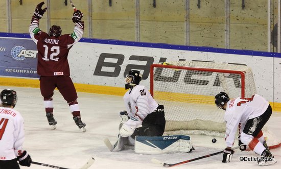 U20 World Championship Div 1A Daniels Berzins #12, Paul Mocher #20 ©Detlef Ross