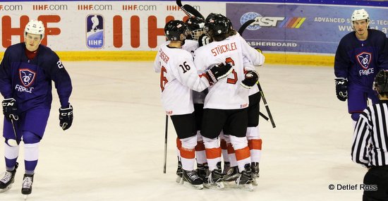 IIHF U20 World Championship Div 1A FRA - AUT Lukas Schreier #16, Patrick Stückler #5 © Detlef Ross