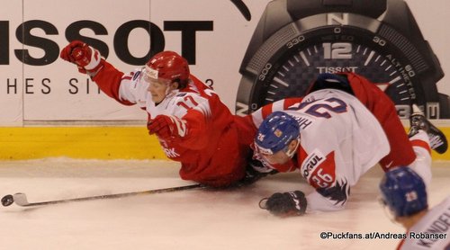 IIHF World Juniors DEN - CZE Lucas Andersen #17, Krystof Hrabik #26 Rogers Place, Vancouver ©Puckfans.at/Andreas Robanser