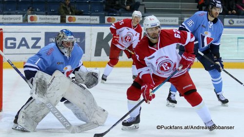 HC Slovan Bratislava - Vityaz Podolsk Marek Ciliak #1, Michal Repik #62, Éric Gélinas #86 ©Puckfans.at/Andreas Robanser