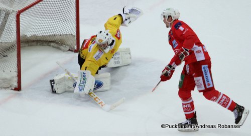 Vienna Capitals - EC KAC Jean-Philippe Lamoureux #1, Nick Petersen #8 ©Puckfans.at/Andreas Robanser