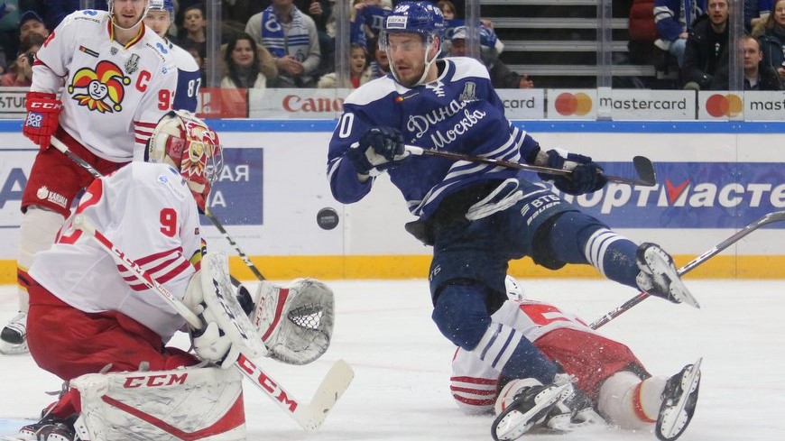 KHL Conference 1/4Final 2019,Game 4<br /> Dynamo Moscow – Jokerit Helsinki<br /> Janis Kalnins #98, Miks Indrasis #70<br /> ©Puckfans.at/Andreas Robanser